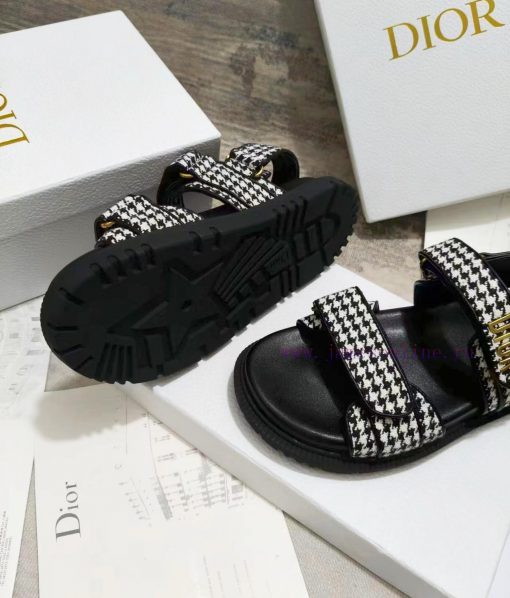 Sandals are a new product in the early spring ready to wear collection of 2024, integrating q5w4p0vq - Image 5
