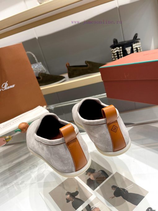 Loro Piana * purchased the original version 11 and replicated it on April 24, 1924. The exisnc0r375f - Image 8