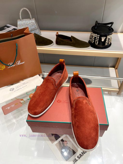 Loro Piana * purchased the original version 11 and replicated it on April 24, 1924. The exisare9aeue - Image 2