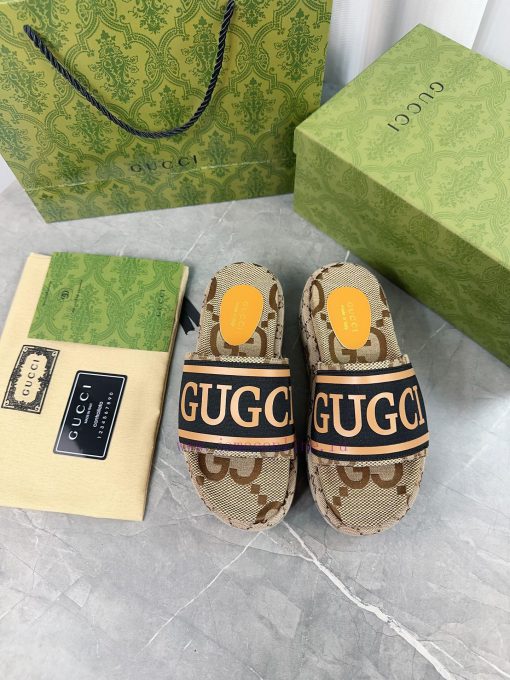 2024 GucciGucci's latest limited edition thick soled slippers of top quality are available fwwc86ers - Image 7