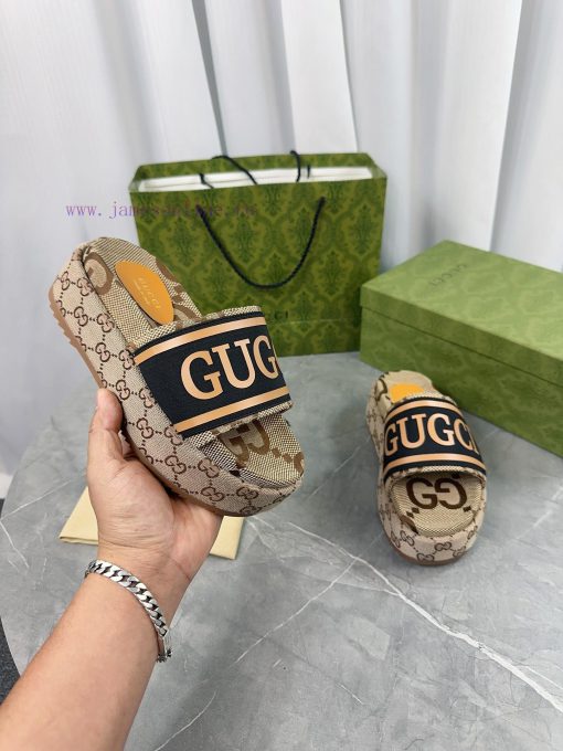 2024 GucciGucci's latest limited edition thick soled slippers of top quality are available fwwc86ers - Image 9