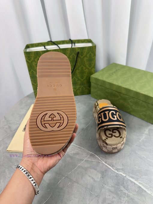 2024 GucciGucci's latest limited edition thick soled slippers of top quality are available fwwc86ers - Image 11