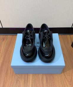 Prada fashion show thick soled loafers look cool and tall when worn. These shoes are very co77644atm