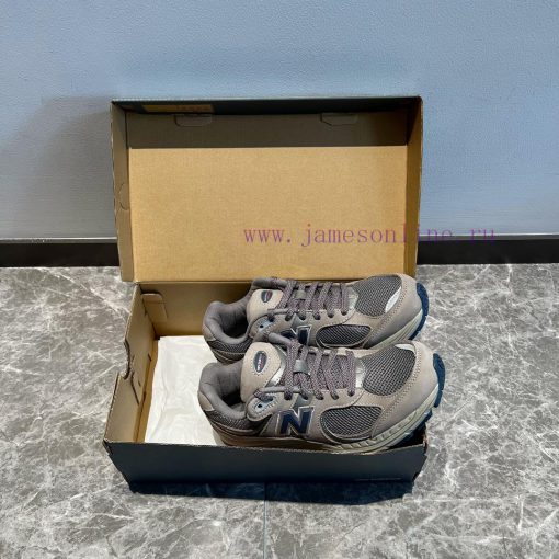 The top-level New Balance NB 2002R Classic Grey MADE series MR2002, which was first releasedsr2w6e5e - Image 3
