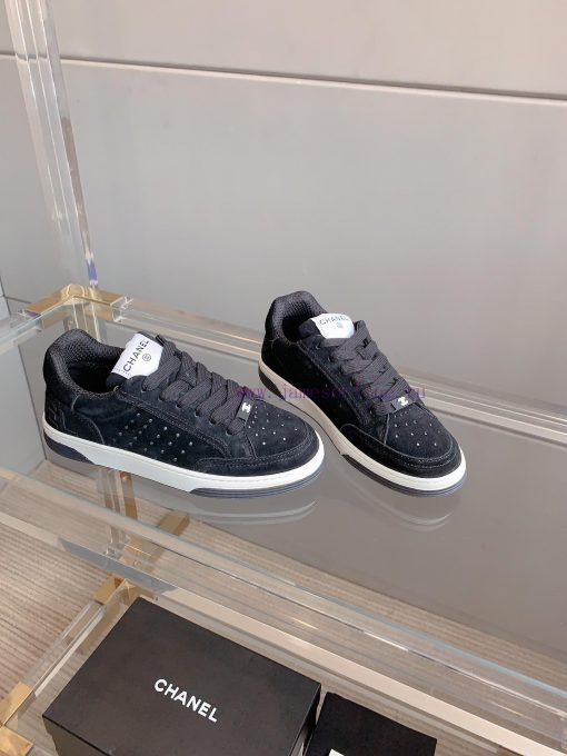 Chanel's new punched solid color casual board shoes are classic and versatileUpper, cow suedkbh0hlo7 - Image 3