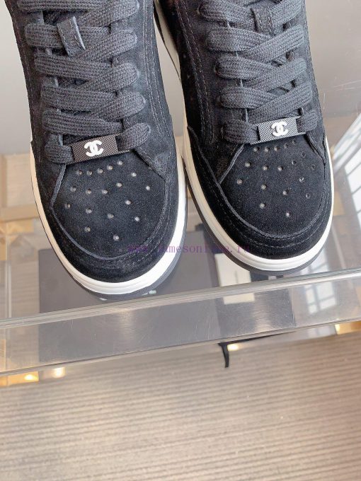 Chanel's new punched solid color casual board shoes are classic and versatileUpper, cow suedkbh0hlo7 - Image 6