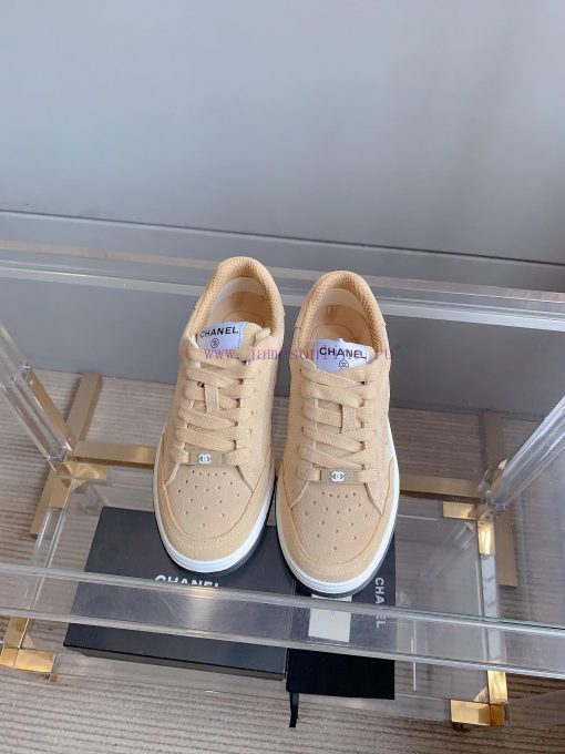 Chanel's new punched solid color casual board shoes are classic and versatileUpper, cow suedmftjcsj5