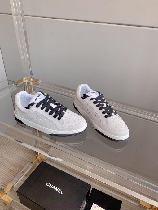 Chanel's new punched solid color casual board shoes are classic and versatileUpper, cow suedc6cmytg1 - Image 3