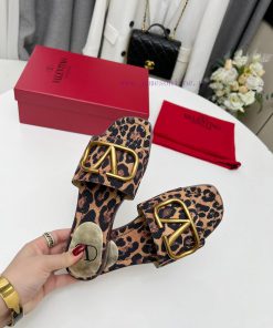 Valentino. The latest collection of Valentino 2024 features perfect details and a very eye-c4nzzf3gg