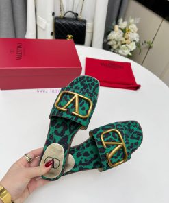 Valentino. The latest collection of Valentino 2024 features perfect details and a very eye-chzl9deyd