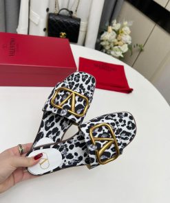 Valentino. The latest collection of Valentino 2024 features perfect details and a very eye-cuxbvq72g