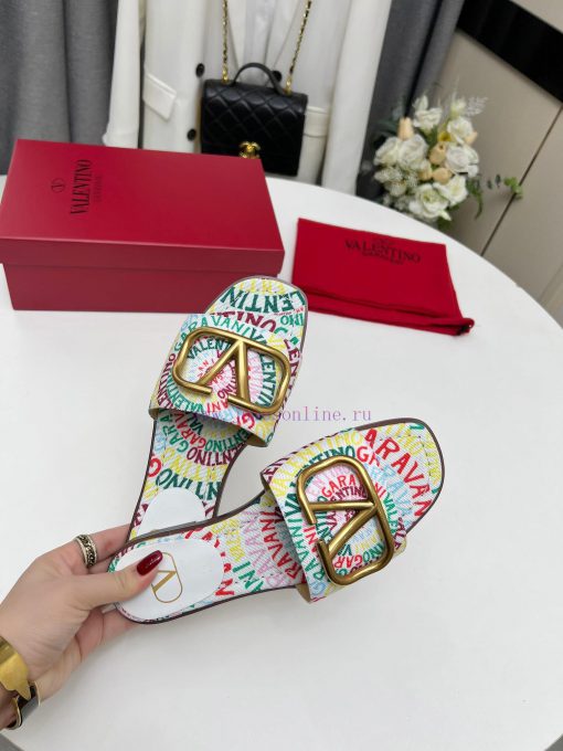Valentino. The latest collection of Valentino 2024 features perfect details and a very eye-ce6y05etp