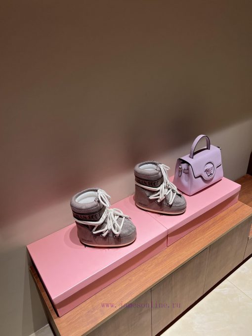The mostForget about UGG, trendy people are wearing Moon Boot snow bootsIf you find it diffi0n7crxlp - Image 2