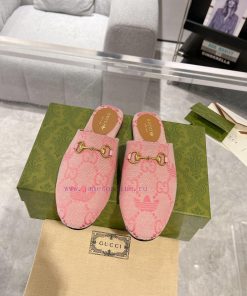 . Gucci collaborates with Adidas to create a new round of 24ss cool slippers with a buckle amcome12m