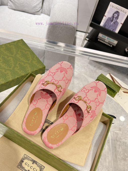 . Gucci collaborates with Adidas to create a new round of 24ss cool slippers with a buckle amcome12m - Image 5