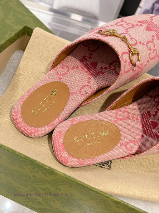 . Gucci collaborates with Adidas to create a new round of 24ss cool slippers with a buckle amcome12m - Image 7