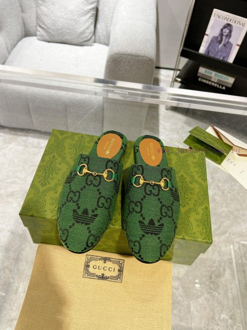 . Gucci collaborates with Adidas to create a new round of 24ss cool slippers with a buckle aik7w6z7z - Image 2