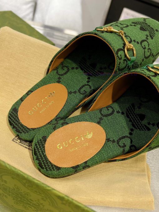. Gucci collaborates with Adidas to create a new round of 24ss cool slippers with a buckle aik7w6z7z - Image 7