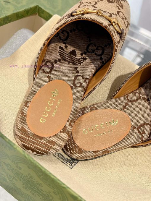 . Gucci collaborates with Adidas to create a new round of 24ss cool slippers with a buckle aon8uwiag - Image 7