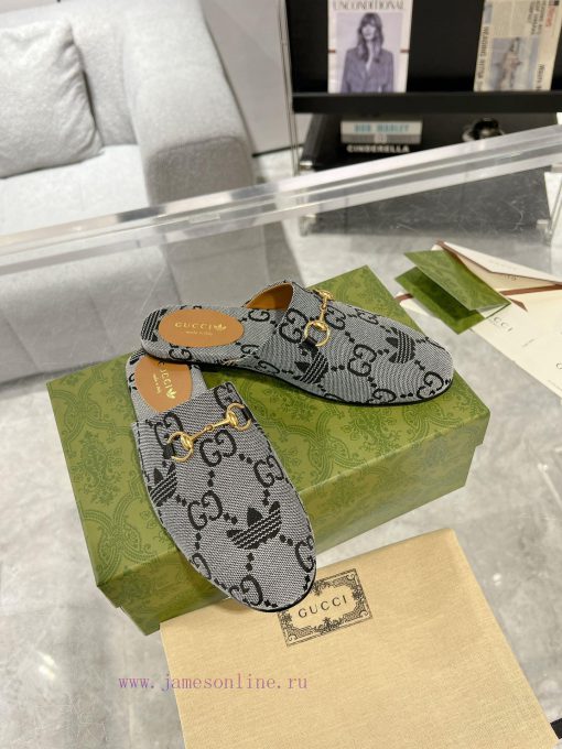 . Gucci collaborates with Adidas to create a new round of 24ss cool slippers with a buckle am4amytw1 - Image 4