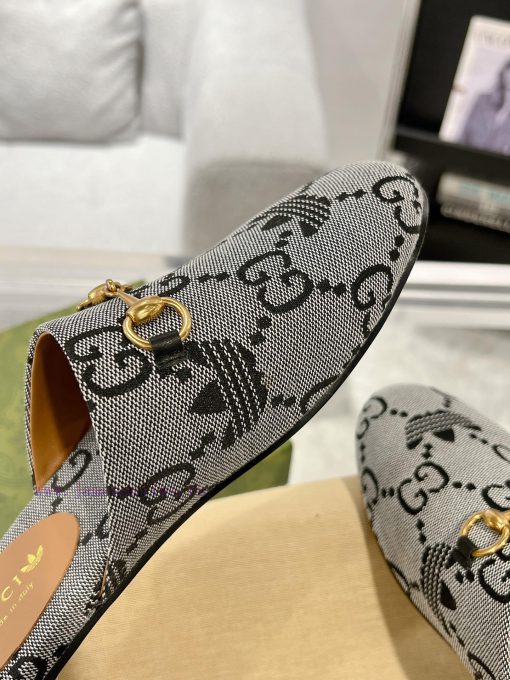 . Gucci collaborates with Adidas to create a new round of 24ss cool slippers with a buckle am4amytw1 - Image 9