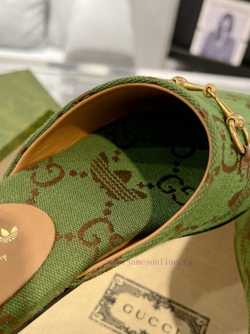 . Gucci collaborates with Adidas to create a new round of 24ss cool slippers with a buckle a0udxou1m - Image 9