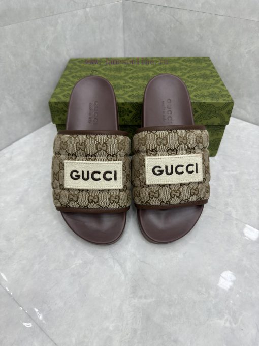 P unisex GG slippersThis slipper is made of GG polyester fiber and features a Gucci label ond2zar0sx