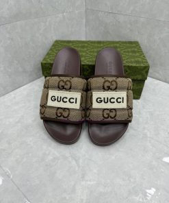 P unisex GG slippersThis slipper is made of GG polyester fiber and features a Gucci label onot7gru38