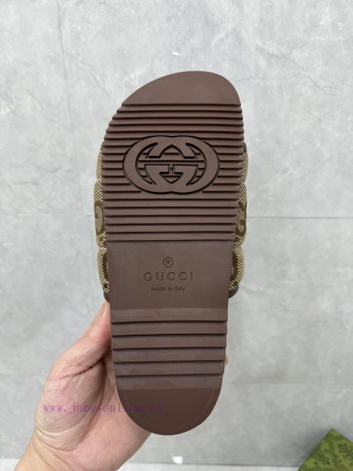 P unisex GG slippersThis slipper is made of GG polyester fiber and features a Gucci label onot7gru38 - Image 10