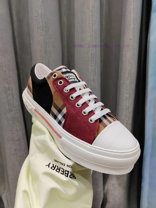 Burberry's latest release of 5 colors for sports and leisureBurberry's latest 2023 fashion slf3smt17 - Image 4