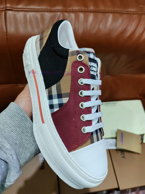 Burberry's latest release of 5 colors for sports and leisureBurberry's latest 2023 fashion slf3smt17 - Image 7