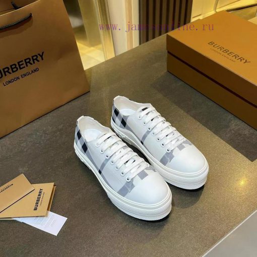 Burberry's latest addition of 5D printing technology for shoe uppersBurberry's latest 2023 fh77ax2y6 - Image 8
