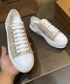 Burberry's latest addition of 5D printing technology for shoe uppersBurberry's latest 2023 fxalbojiv