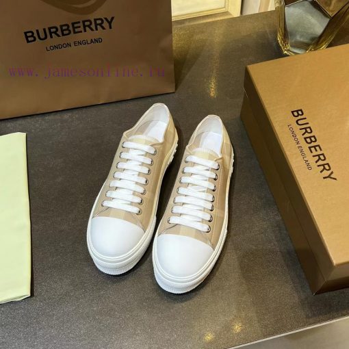 Burberry's latest addition of 5D printing technology for shoe uppersBurberry's latest 2023 fxalbojiv - Image 3