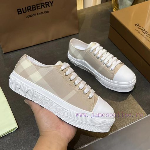 Burberry's latest addition of 5D printing technology for shoe uppersBurberry's latest 2023 fxalbojiv - Image 5