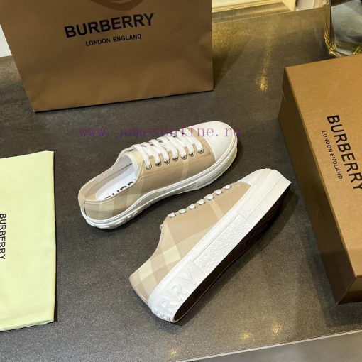 Burberry's latest addition of 5D printing technology for shoe uppersBurberry's latest 2023 fxalbojiv - Image 7