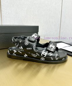 Crown Top Purchasing Edition ️ CHANEL 2022 Spring/Summer Latest Season Double C Velcro Casuahrn9s35b