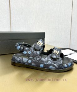 Crown Top Purchasing Edition ️ CHANEL 2022 Spring/Summer Latest Season Double C Velcro Casua7lyc8v32