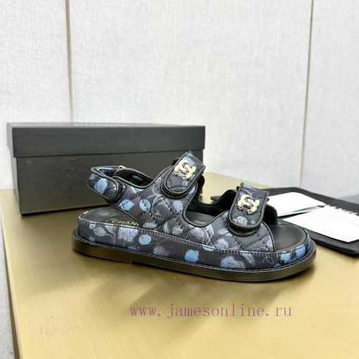 Crown Top Purchasing Edition ️ CHANEL 2022 Spring/Summer Latest Season Double C Velcro Casua7lyc8v32