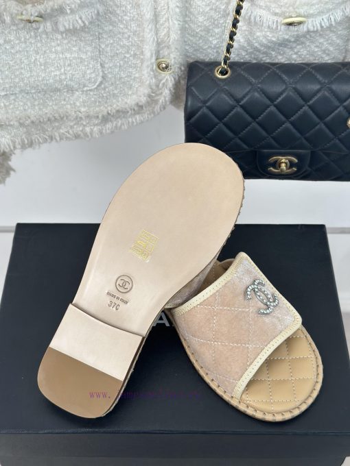 Chanel | Chanel 24C New Product ClassicDouble C flat slippersThe shoe upper is made of impor53tx3hi7 - Image 10