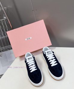 Miumiu's latest early spring fashion show, casual dirty shoes/sports white shoes, is a populx74e3iul