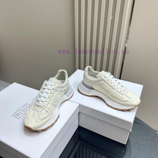 Maison Margiela mm6 Major bloggers recommend timeless casual shoes that never fadeThe selecta00lsiaw - Image 3