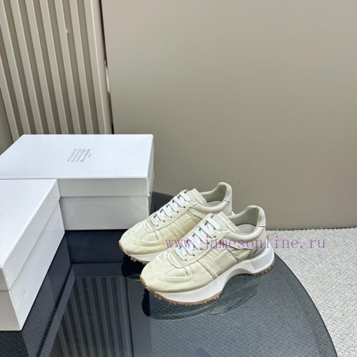 Maison Margiela mm6 Major bloggers recommend timeless casual shoes that never fadeThe selecta00lsiaw - Image 7