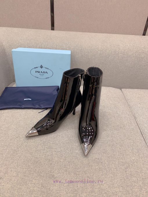 Prada's new triangle elevation and short boots are classic triangle emblem decorations, exqu5wur2kat