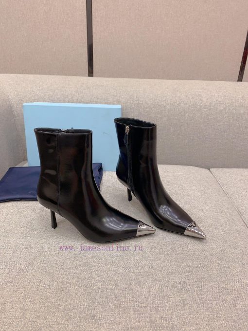 Prada's new triangle elevation and short boots are classic triangle emblem decorations, exqu12vrg7d5 - Image 3