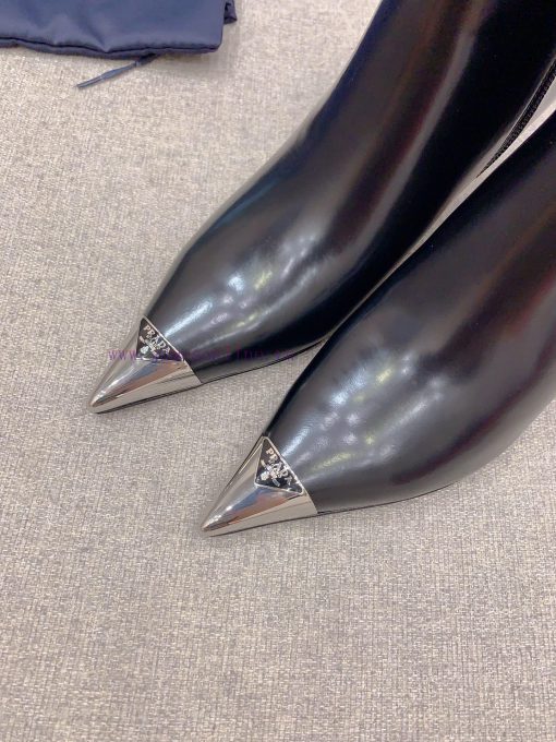Prada's new triangle elevation and short boots are classic triangle emblem decorations, exqu12vrg7d5 - Image 6