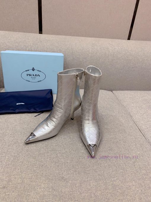 Prada's new triangle elevation and short boots are classic triangle emblem decorations, exqunny3ic6d - Image 2