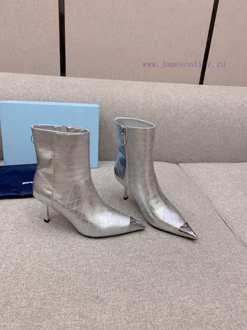 Prada's new triangle elevation and short boots are classic triangle emblem decorations, exqunny3ic6d - Image 3