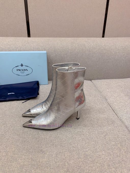 Prada's new triangle elevation and short boots are classic triangle emblem decorations, exqunny3ic6d - Image 4