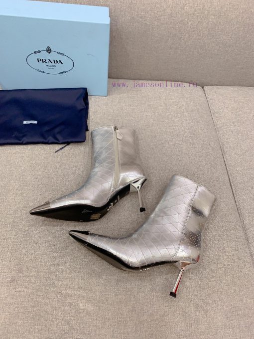 Prada's new triangle elevation and short boots are classic triangle emblem decorations, exqunny3ic6d - Image 5
